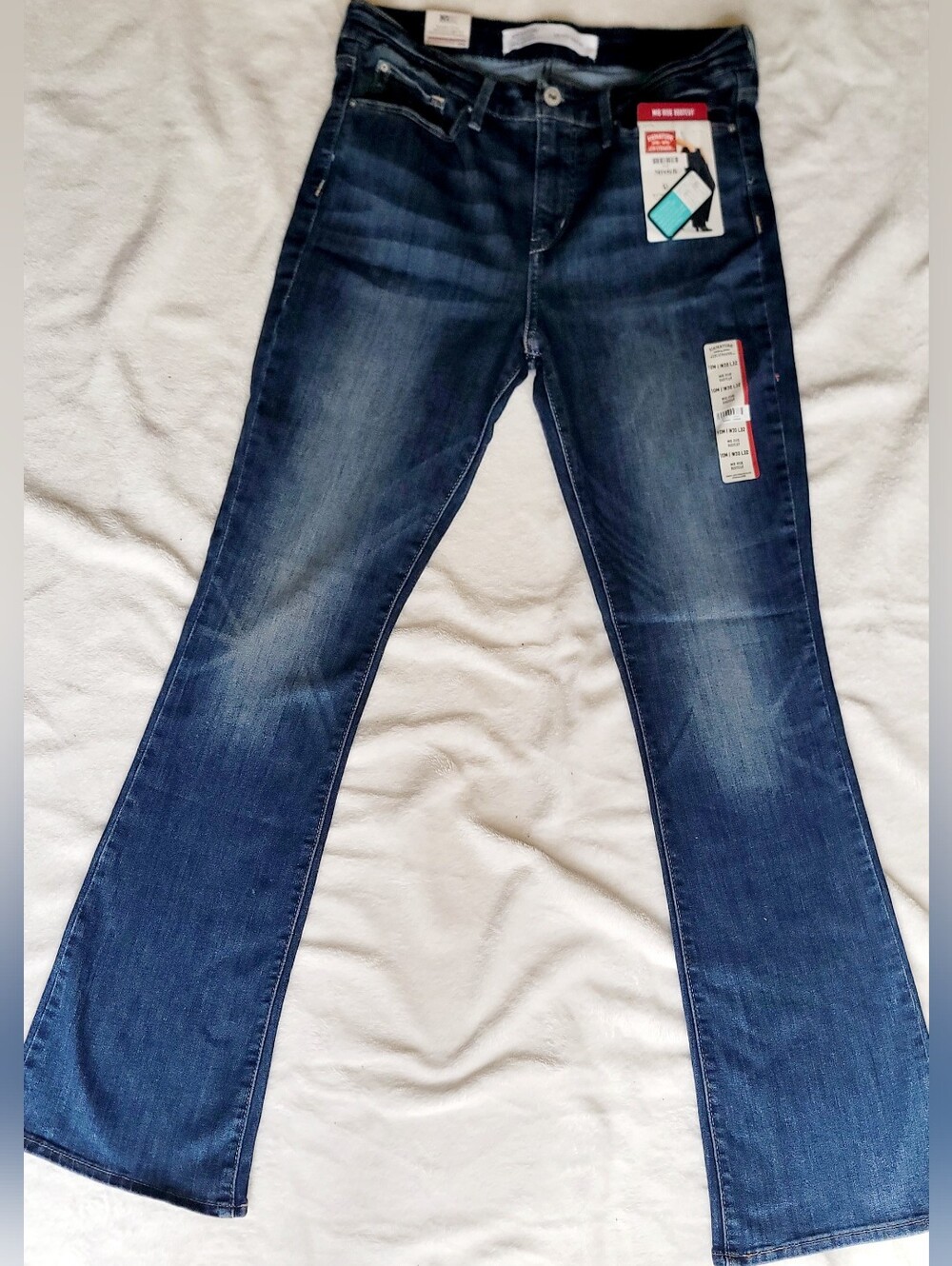 Signature Levi Irregular 10M W30 L32 Mid Rise Boot Cut Women's Jeans BRAND NEW!